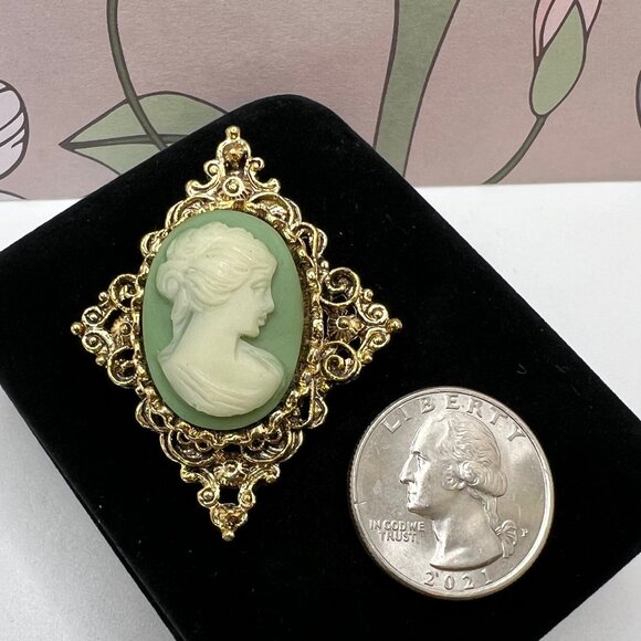 Gerrys Green Resin Cameo Brooch - Picture 4 of 5